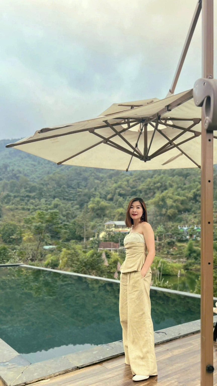 Thanh Thùy trong bộ set linen tông be
